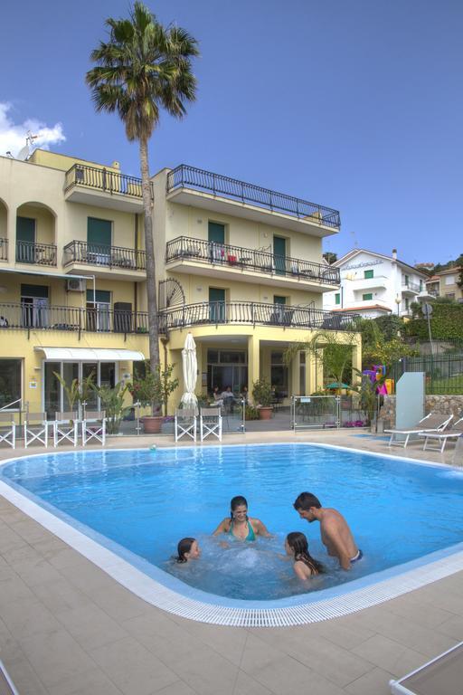 Hotel Casella Pietra Ligure Dış mekan fotoğraf