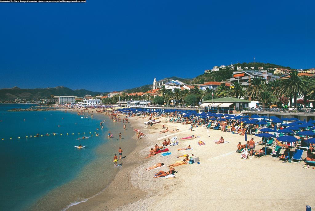 Hotel Casella Pietra Ligure Oda fotoğraf